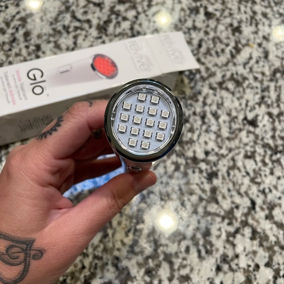 Revive Glow Wrinkle Treatment - Picture 9 of 9